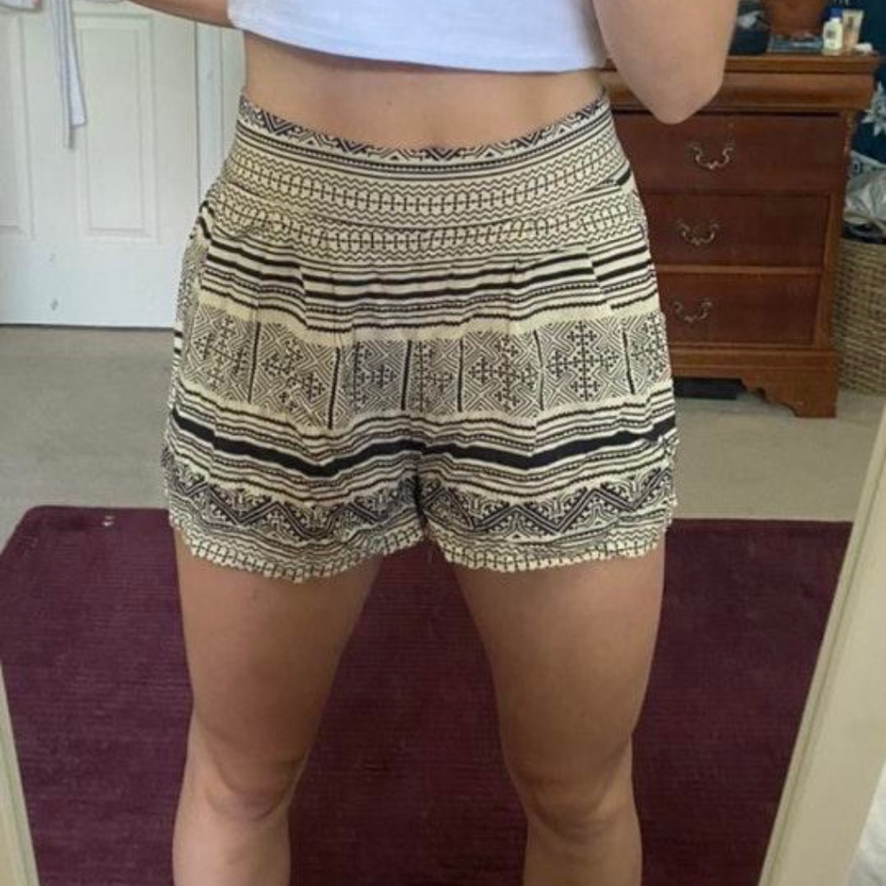 Dainty Hooligan flowy shorts